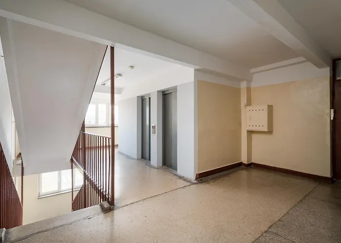 Elblaska Deluxe By Bookinghost *