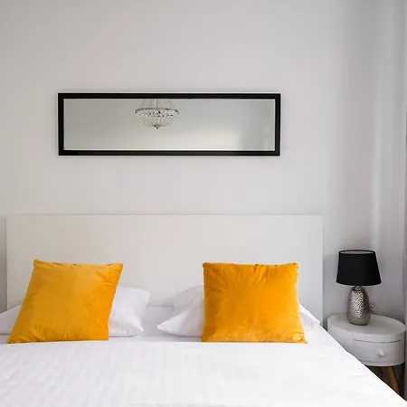 Elblaska Deluxe By Bookinghost