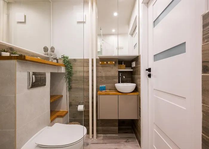 Elblaska Deluxe By Bookinghost *