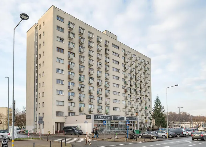 Elblaska Deluxe By Bookinghost